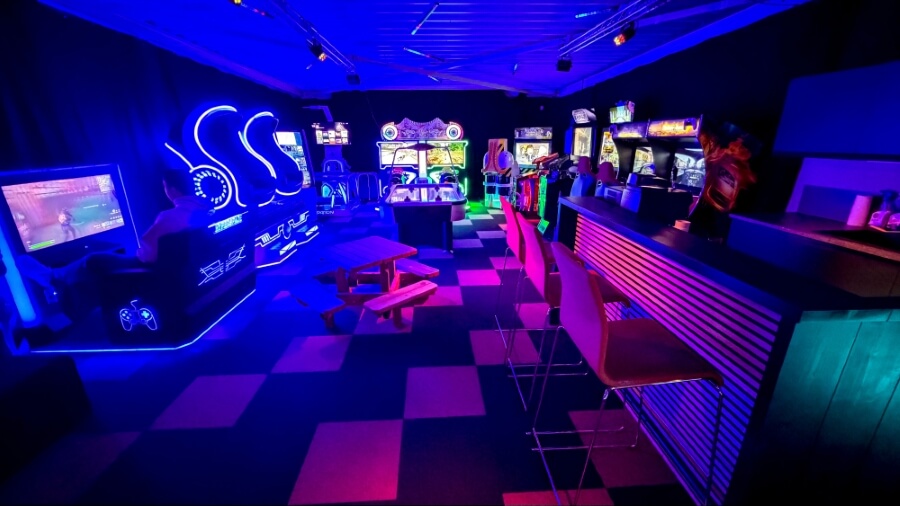 Leusden Lounge en borrel ruimte voor kinderfeestjes en familiedagen en familiefeesten met klassieke games en bar